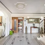 Caty Catarina Villa *