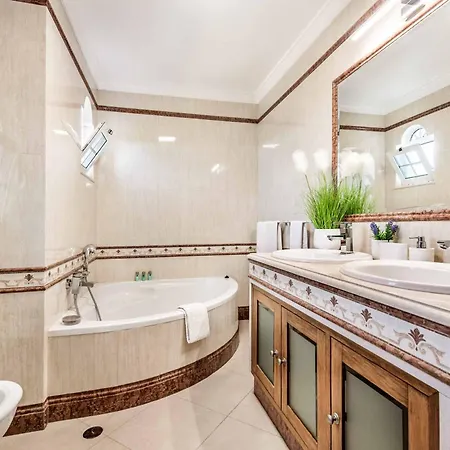 Caty Catarina Villa *